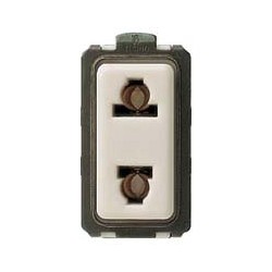 Toma 2P Universal Magic BTICINO 5024