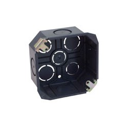CAJETIN PLASTICO OCT.1/2X3/4 GIOLITO 1-303
